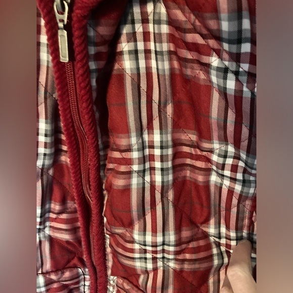 Croft & Barrow red plaid vest in size Medium. Excellent condition - Picture 3 of 5